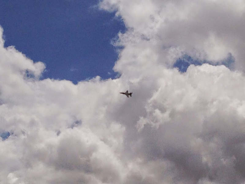 Illustration for article titled Memorial Day Thunderbirds Practice Over My House